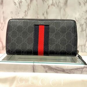 Gucci Supreme Zip Around Wallet